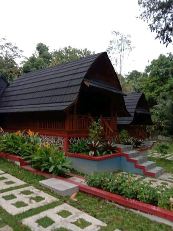 Rumah Lumbung Kayu: Ruang Unik dan Estetik untuk Taman atau Hunian - Gambar 8